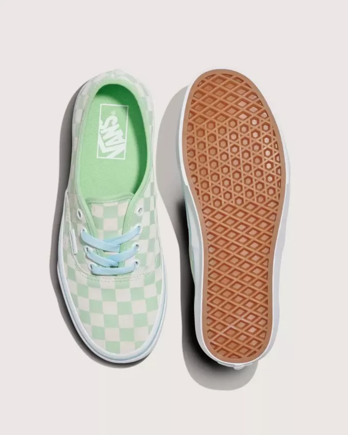 Authentischer Wildlederschuh mit Schachbrettmuster Authentischer Wildlederschuh mit Schachbrettmuster