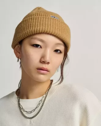 Beanie mit Hex-Patch-Umschlag