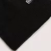 Beanie mit Hex-Patch-Umschlag