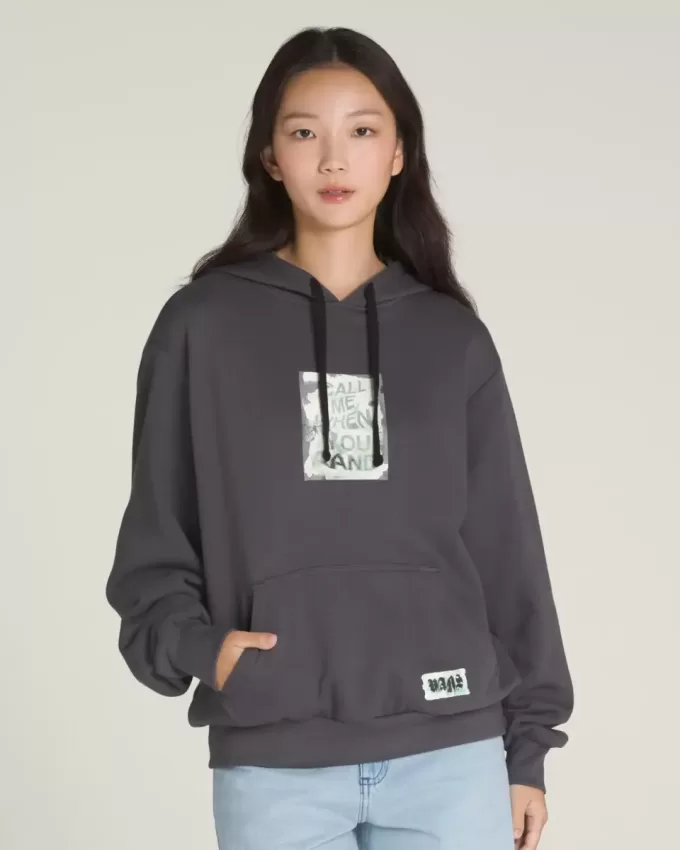 Bloussant-Graffiti-Kapuzenpullover „Missed Flights“. Bloussant-Graffiti-Kapuzenpullover „Missed Flights“.