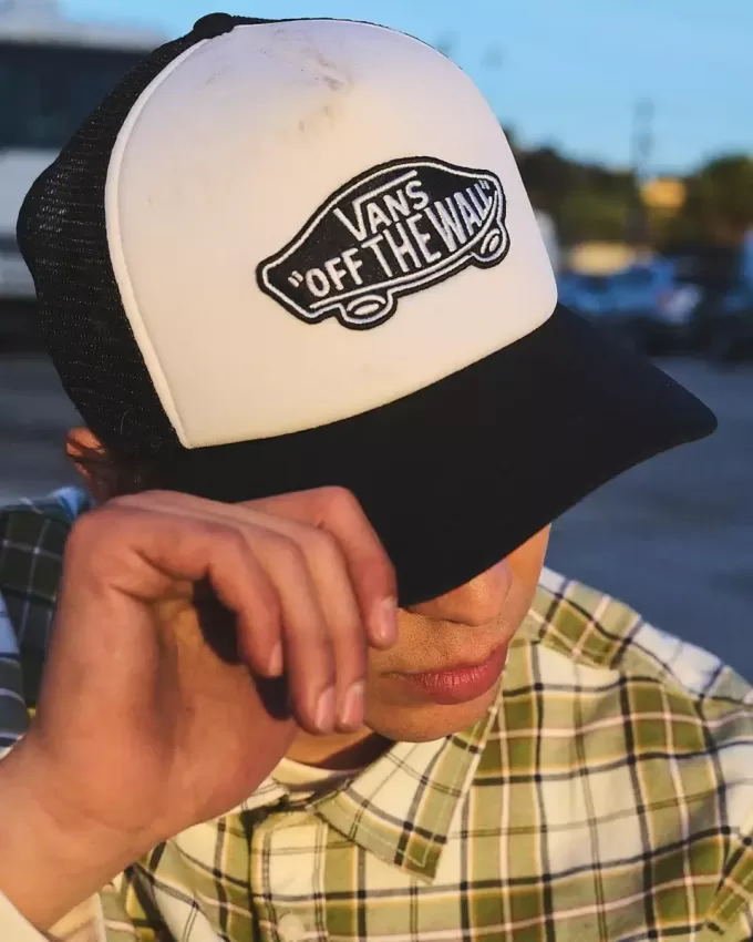 Classic Patch Trucker Cap mit gebogenem Schirm Classic Patch Trucker Cap mit gebogenem Schirm