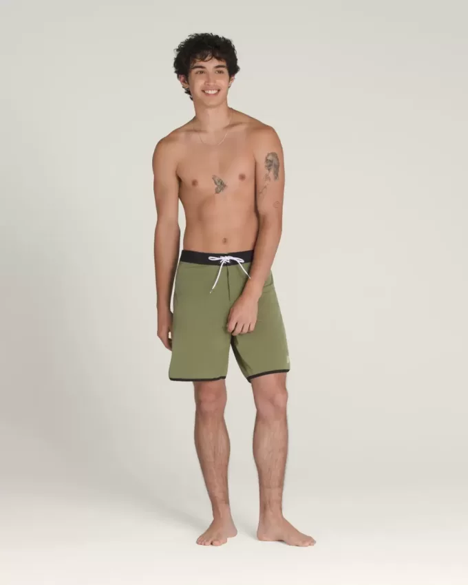 Everride 18“ Boardshorts mit Wellenkante Everride 18“ Boardshorts mit Wellenkante