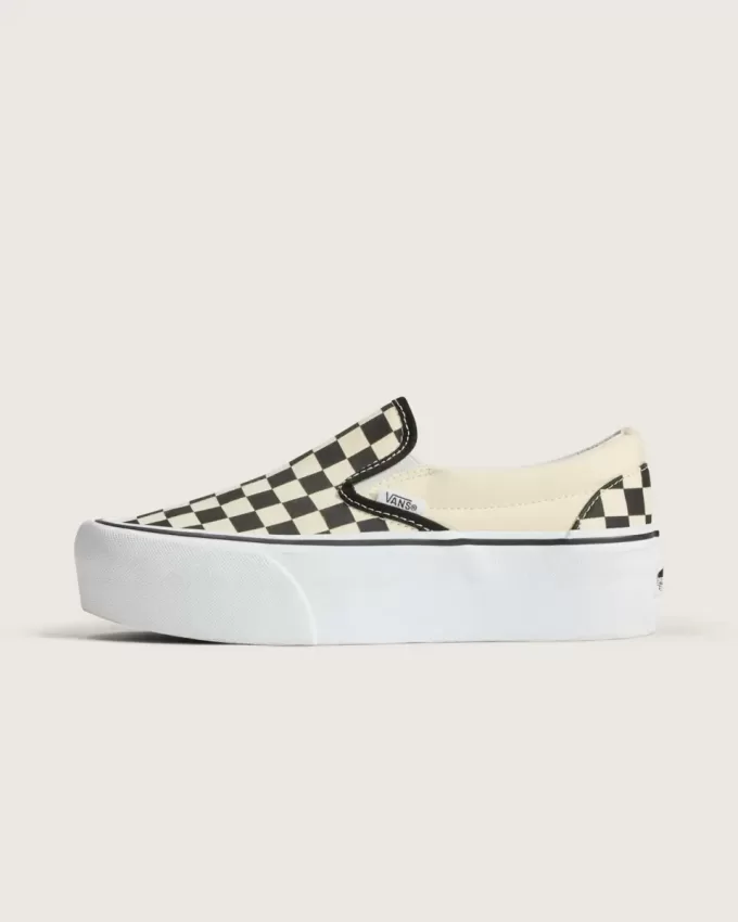 Klassischer Slip-On-Plateauschuh mit Schachbrettmuster