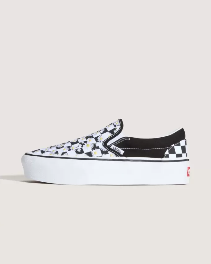 Klassischer Slip-On-Plateauschuh mit Schachbrettmuster Klassischer Slip-On-Plateauschuh mit Schachbrettmuster