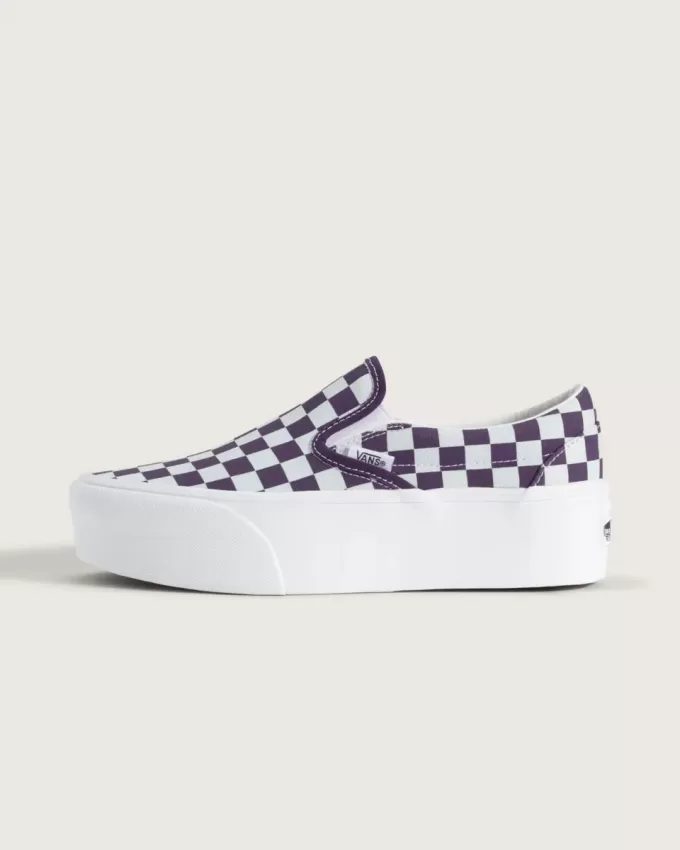 Klassischer Slip-On-Plateauschuh mit Schachbrettmuster Klassischer Slip-On-Plateauschuh mit Schachbrettmuster