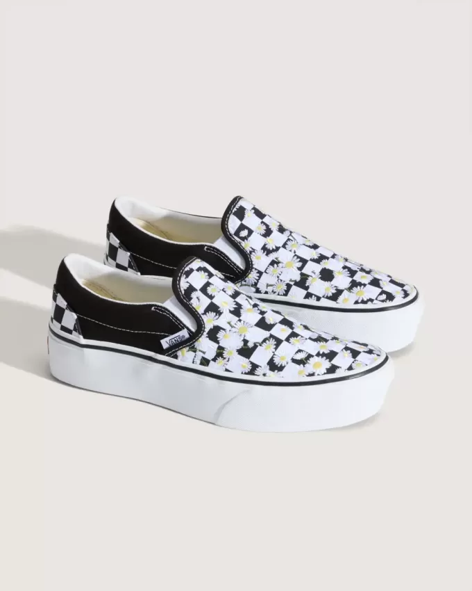 Klassischer Slip-On-Plateauschuh mit Schachbrettmuster Klassischer Slip-On-Plateauschuh mit Schachbrettmuster