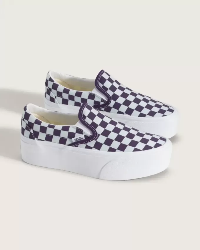 Klassischer Slip-On-Plateauschuh mit Schachbrettmuster Klassischer Slip-On-Plateauschuh mit Schachbrettmuster