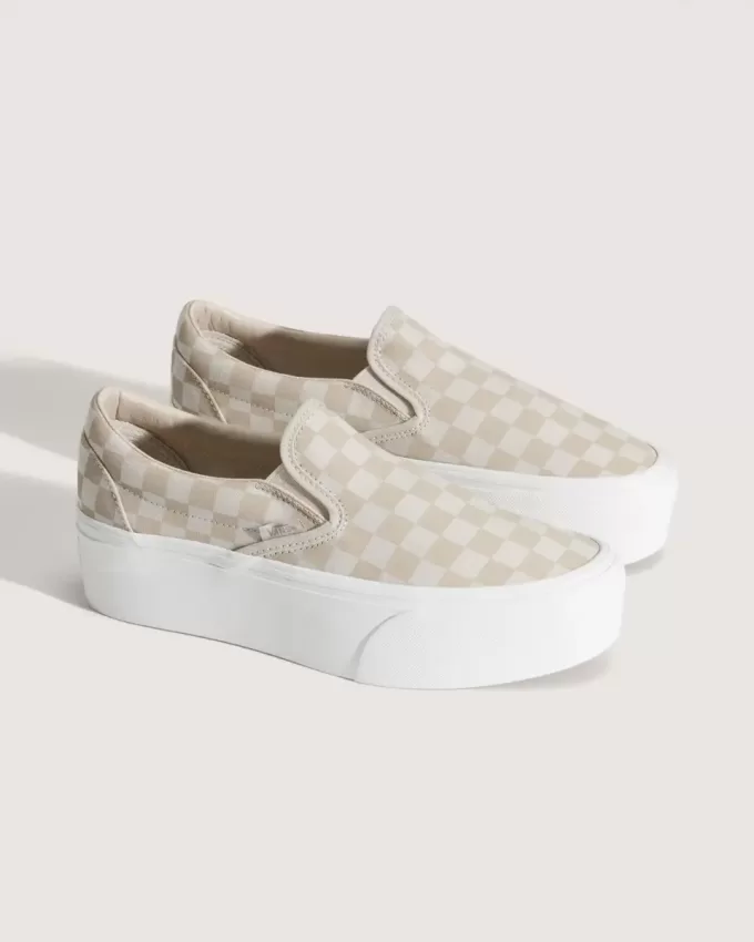 Klassischer Slip-On-Plateauschuh mit Schachbrettmuster