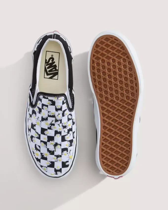 Klassischer Slip-On-Plateauschuh mit Schachbrettmuster Klassischer Slip-On-Plateauschuh mit Schachbrettmuster