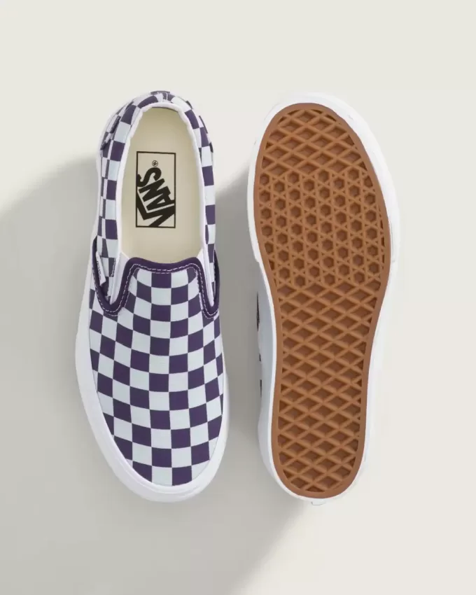 Klassischer Slip-On-Plateauschuh mit Schachbrettmuster Klassischer Slip-On-Plateauschuh mit Schachbrettmuster