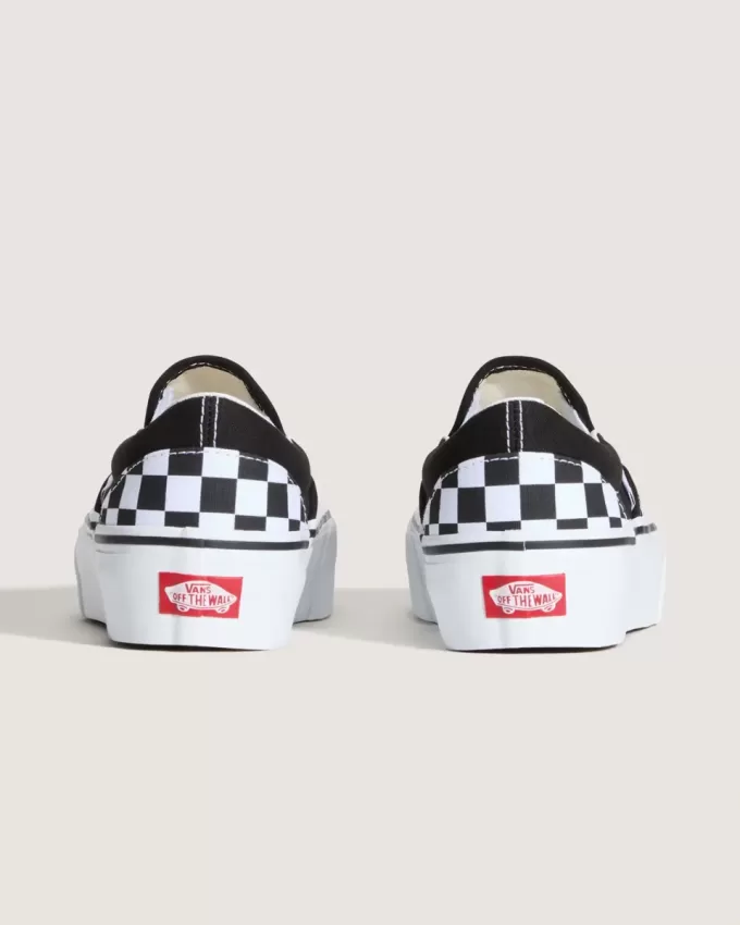 Klassischer Slip-On-Plateauschuh mit Schachbrettmuster Klassischer Slip-On-Plateauschuh mit Schachbrettmuster