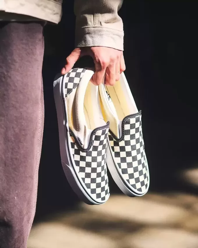 Klassischer Slip-On-Schachbrettschuh