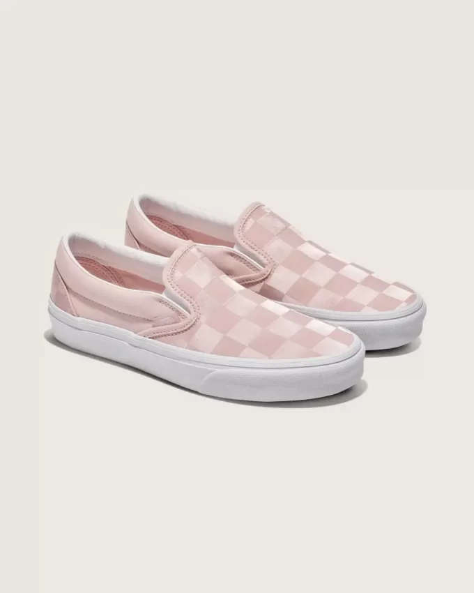 Klassischer Slip-On-Schuh aus Satin mit Schachbrettmuster Klassischer Slip-On-Schuh aus Satin mit Schachbrettmuster