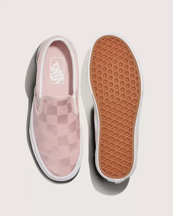 Klassischer Slip-On-Schuh aus Satin mit Schachbrettmuster Klassischer Slip-On-Schuh aus Satin mit Schachbrettmuster