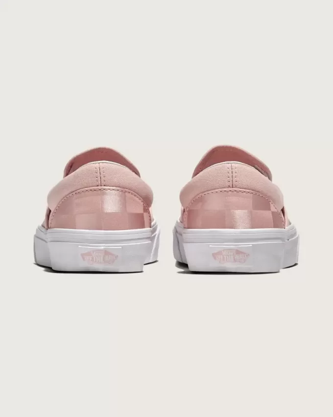 Klassischer Slip-On-Schuh aus Satin mit Schachbrettmuster Klassischer Slip-On-Schuh aus Satin mit Schachbrettmuster