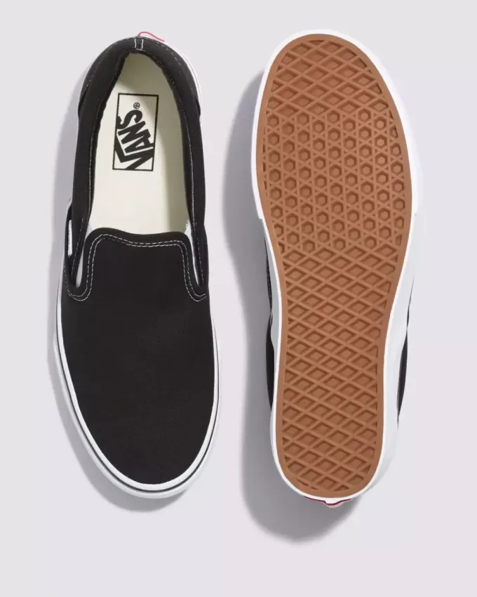 Klassischer Slip-On-Schuh mit breiter Sohle Klassischer Slip-On-Schuh mit breiter Sohle