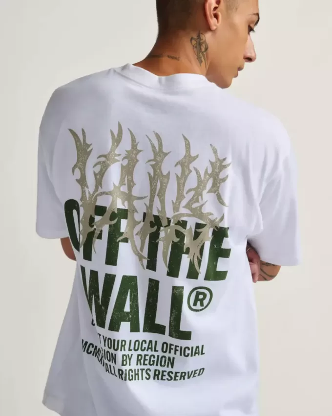 Metallwand-T-Shirt