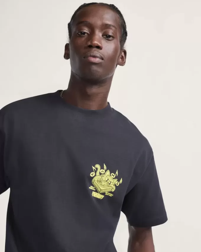 T-Shirt mit verkratzten Platten T-Shirt mit verkratzten Platten