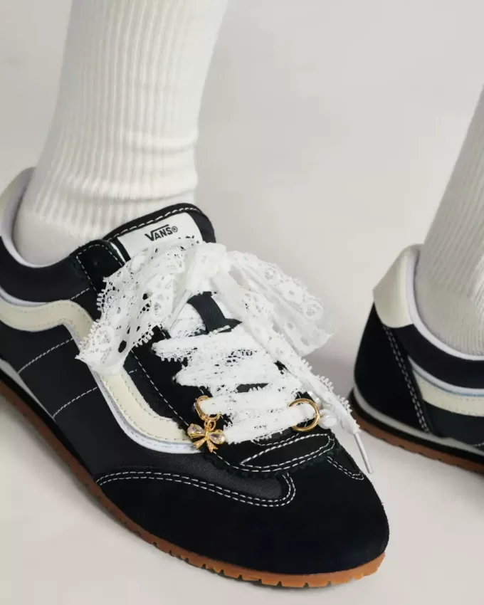 Vans – Perlen- und Spitzen-Schuhanhänger-Set Vans – Perlen- und Spitzen-Schuhanhänger-Set