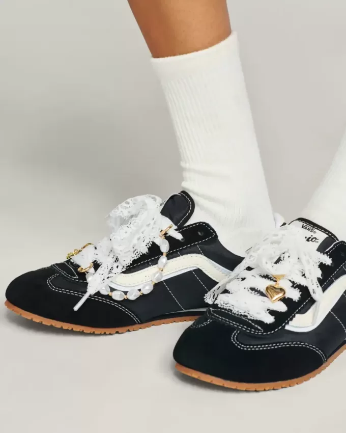 Vans – Perlen- und Spitzen-Schuhanhänger-Set Vans – Perlen- und Spitzen-Schuhanhänger-Set